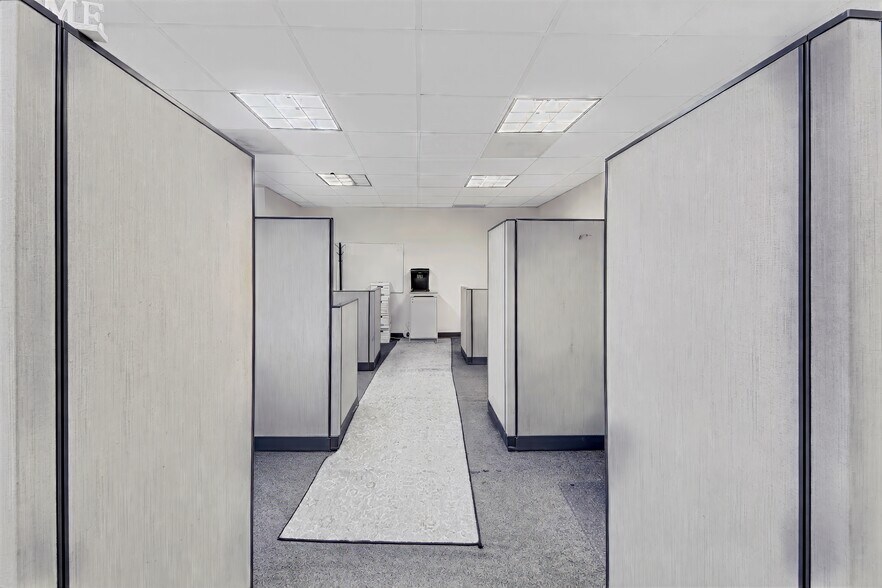 More Photos Of 2001 Central Park Ave, Yonkers Office For Sale