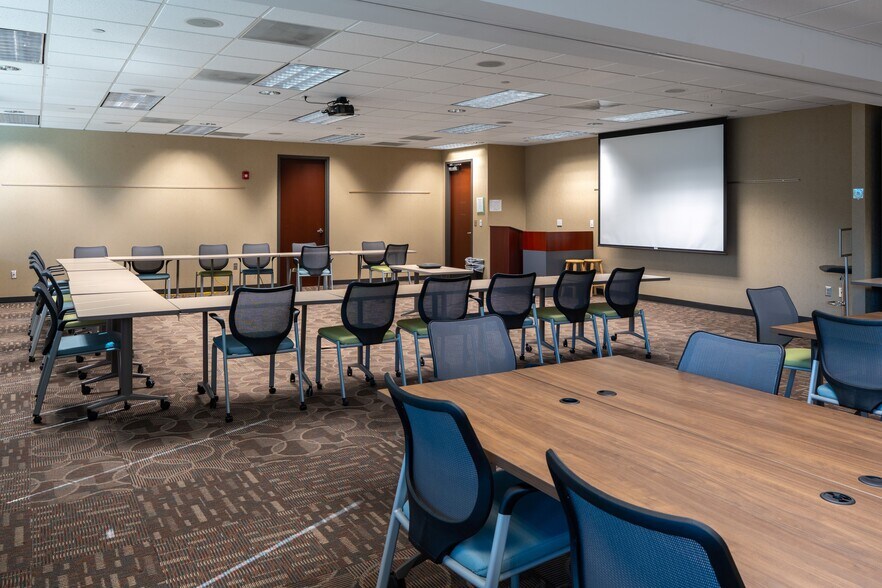 More Photos Of 1-2 Chase Corporate Dr, Hoover Business Park For Lease