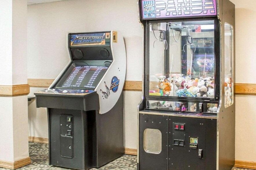 More Photos Of 668 W Kemp St, Rhinelander Hospitality For Sale