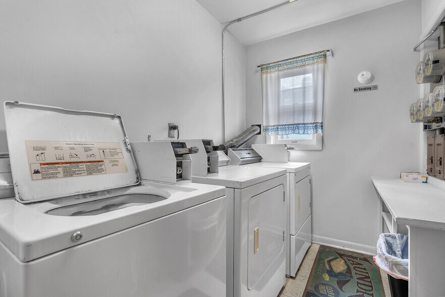 More Photos Of 100 E Market St, Piper City Apartments For Sale