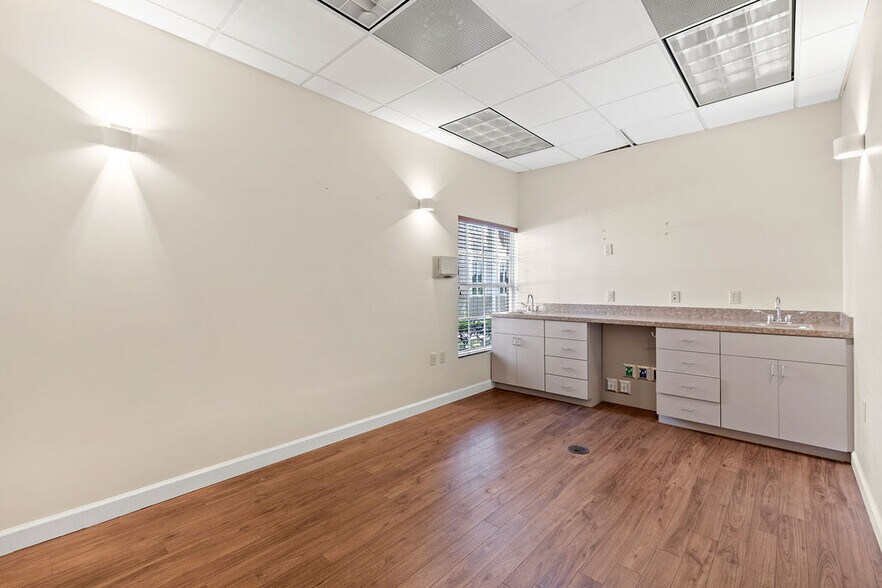 More Photos Of 923-931 37th Pl, Vero Beach Medical For Lease