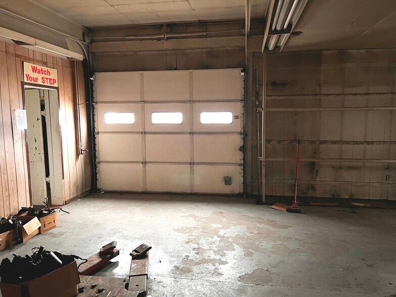 More Photos Of 22 Washington St, Brainerd Auto Dealership For Sale