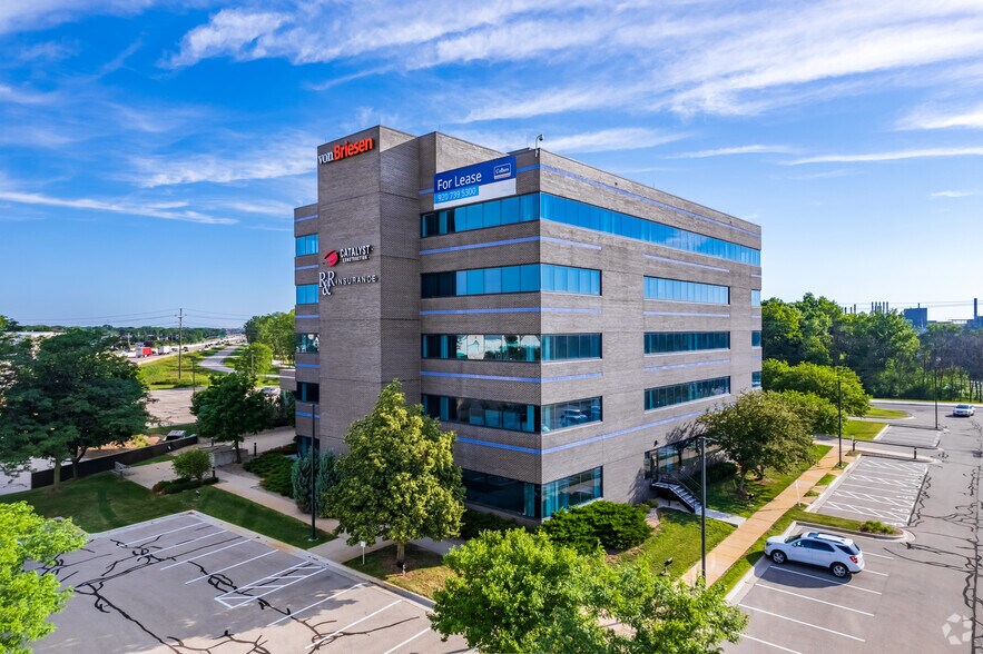 More Photos Of 55 Jewelers Park Dr, Neenah Office For Lease