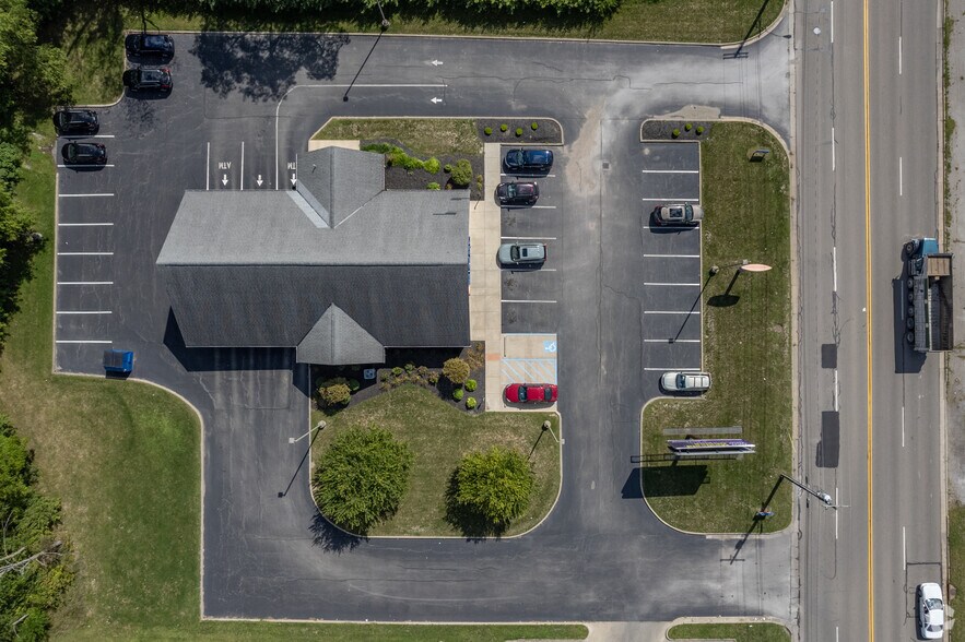 More Photos Of 151 S Meridian Rd, Youngstown Bank For Sale
