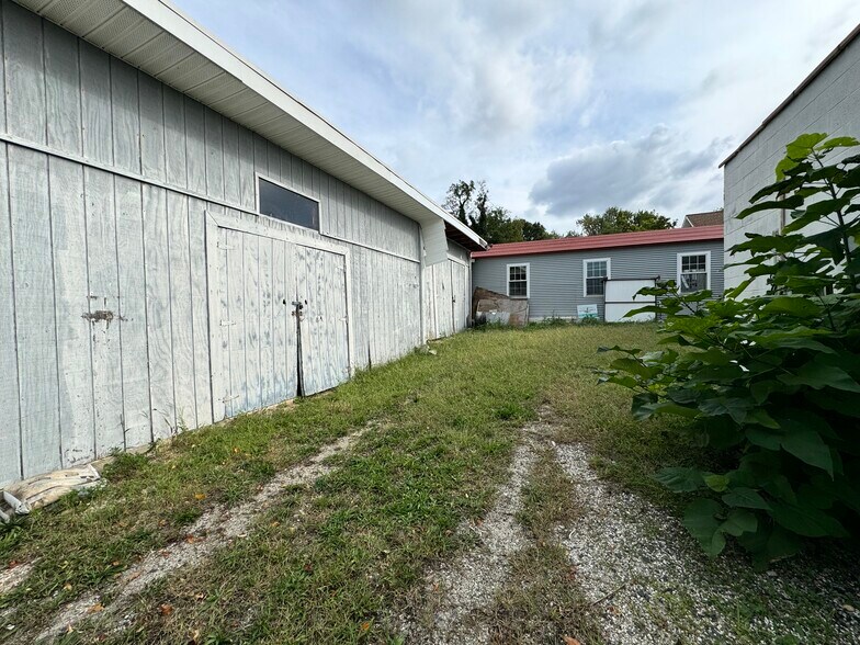 More Photos Of 5511 Magie St, Brooklyn Park Warehouse For Sale