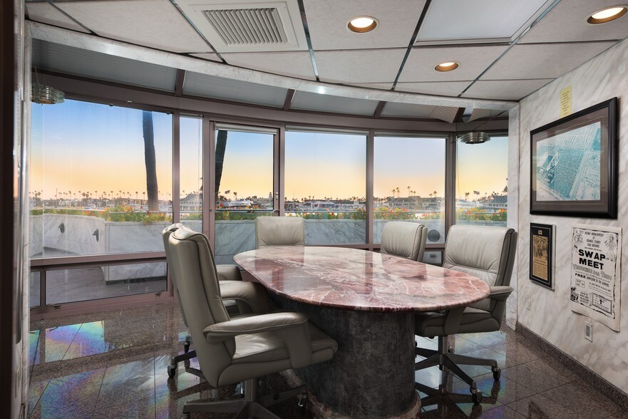 More Photos Of 504 S Bay Front, Newport Beach Office For Lease
