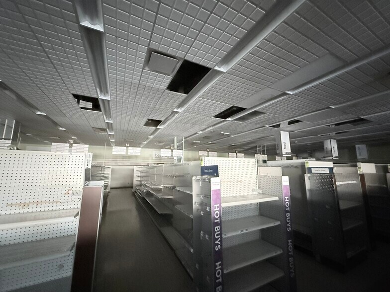 More Photos Of 350 Niagara St, Buffalo Drugstore For Lease