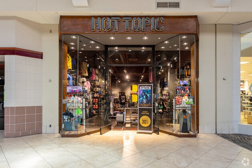 More Photos Of 1801 SW Wanamaker Rd, Topeka Unknown For Lease