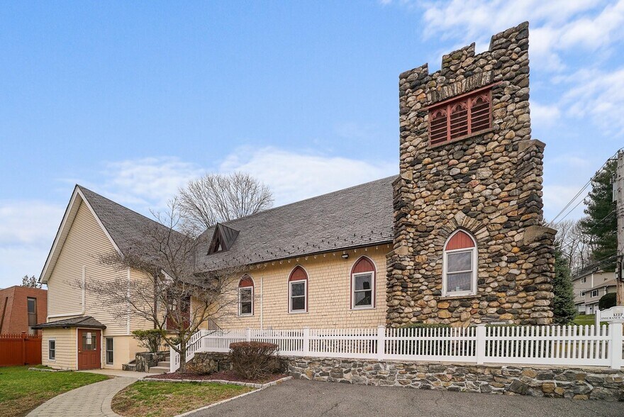 More Photos Of 27 Cleveland St, Valhalla Loft Creative Space For Sale