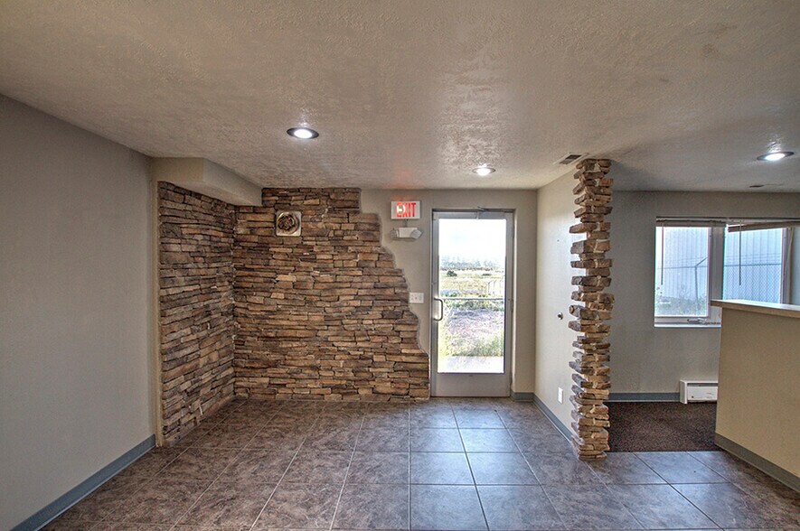 More Photos Of 225 West St, Evanston Light Manufacturing For Sale