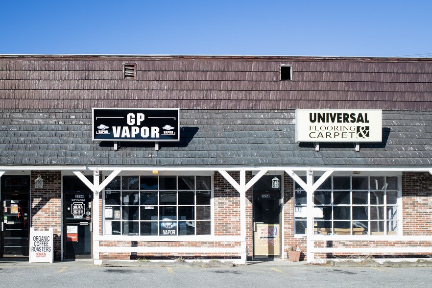 More Photos Of 326 S Broadway, Salem General Retail For Sale