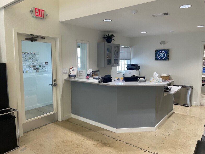 More Photos Of 17006 San Pedro Ave, San Antonio Medical For Lease