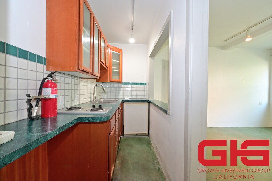 More Photos Of 88 N Hill Ave, Pasadena Storefront For Sale