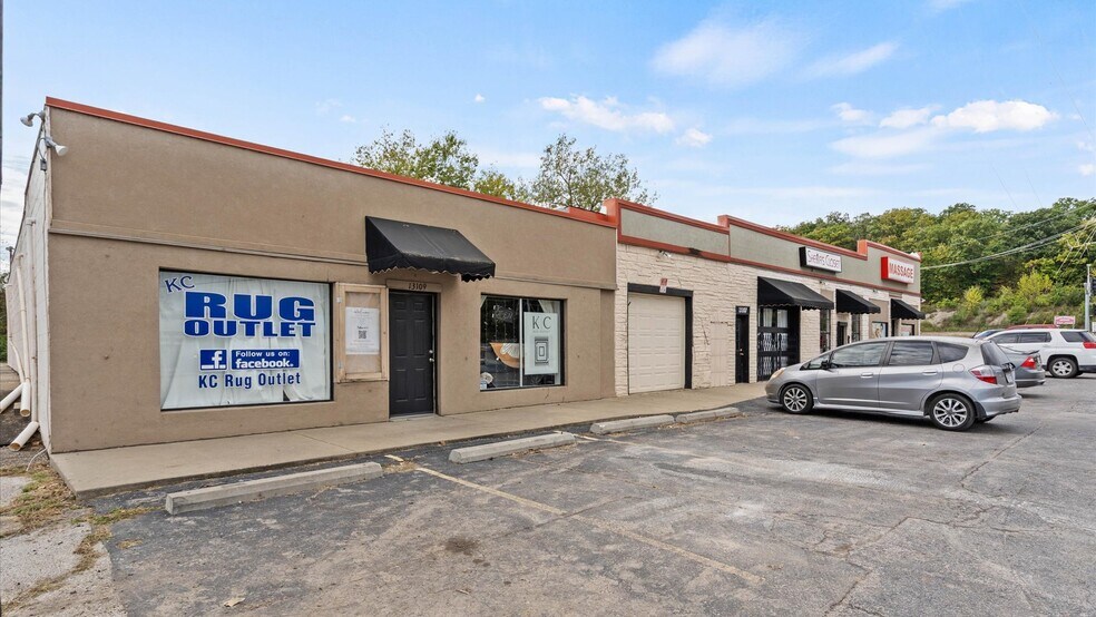 More Photos Of 13101-13109 E Blue Pky, Kansas City Freestanding For Sale