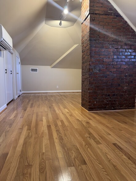 More Photos Of 143 4th Ave N, Franklin Loft Creative Space For Lease