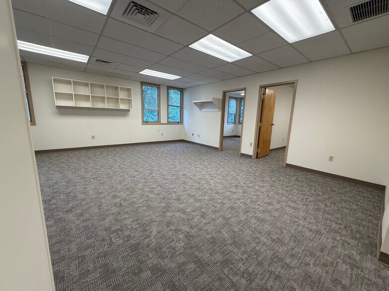 More Photos Of 615 Jefferson Blvd, Warwick Office For Sale