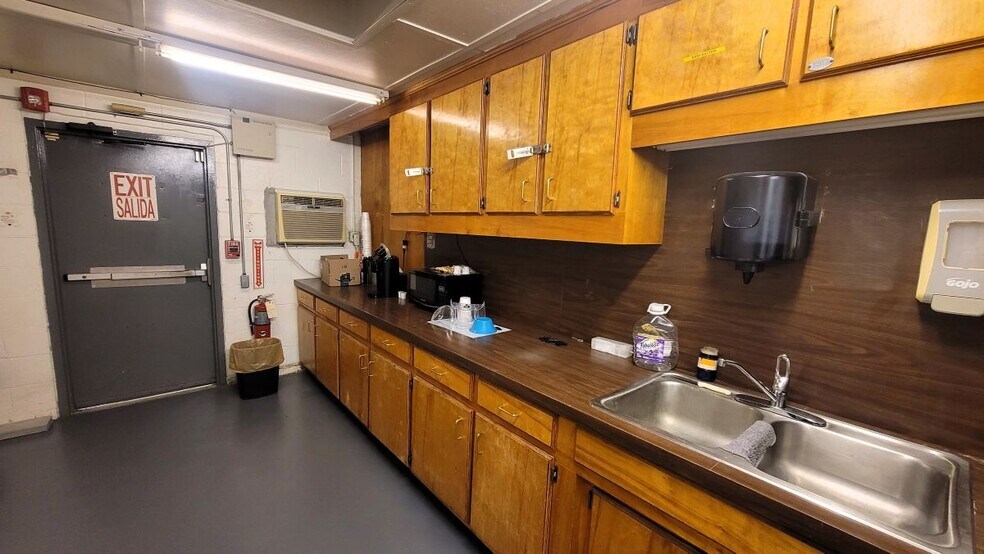 More Photos Of 133 Clovervale Dr, Easley Warehouse For Lease