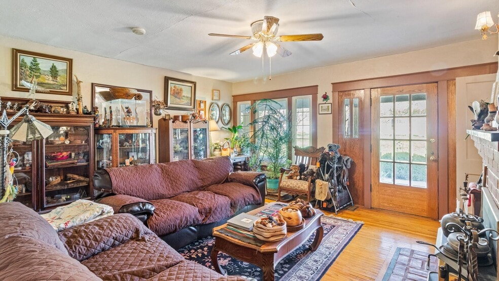 More Photos Of 295 N Main St, Glendale Hospitality For Sale