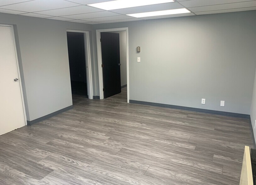 More Photos Of 4588 Kenny Rd, Columbus Storefront Retail Office For Sale