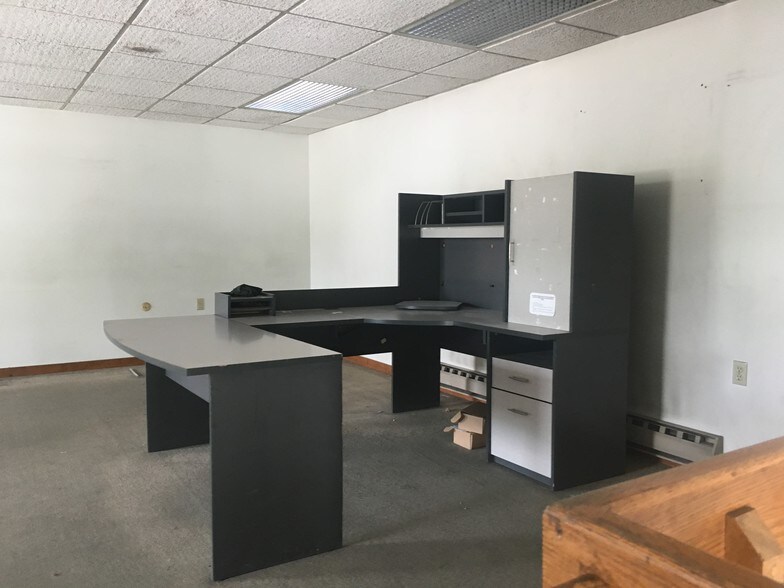 More Photos Of 615 Front St, Whitehall Service For Lease