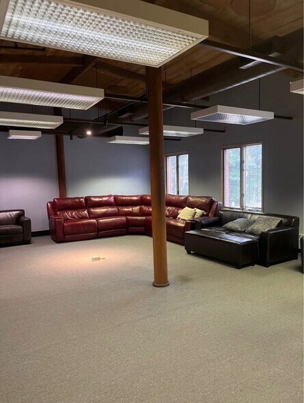 More Photos Of 521 Mount Hope St, North Attleboro Warehouse For Lease