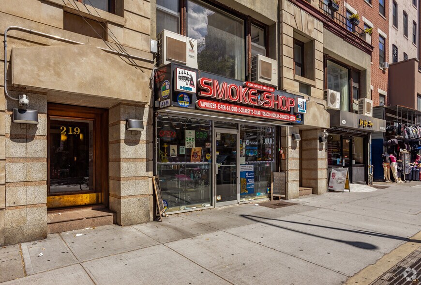 More Photos Of 219 W 14th St, New York Apartments For Lease