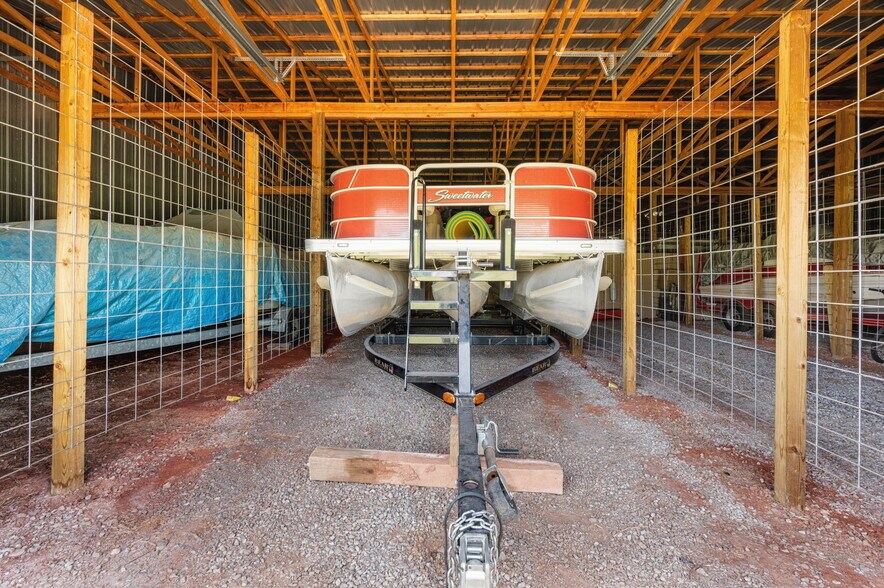 More Photos Of 10277 N 2130 Rd, Foss Convenience Store For Sale