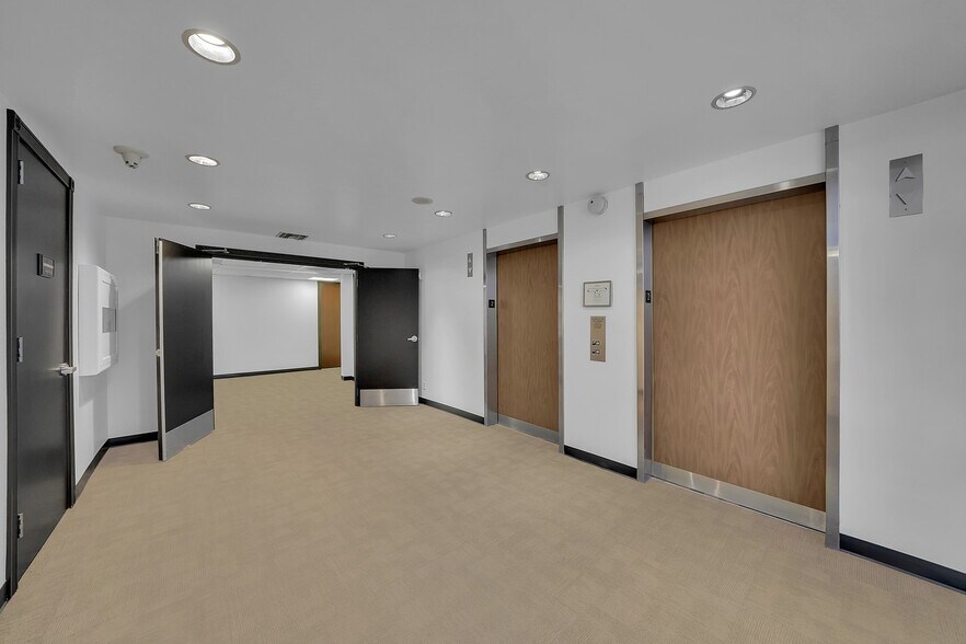 More Photos Of 4667 MacArthur Blvd, Newport Beach Office For Lease