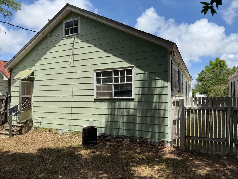 More Photos Of 109 S Florida Blanca St, Pensacola Multifamily For Sale