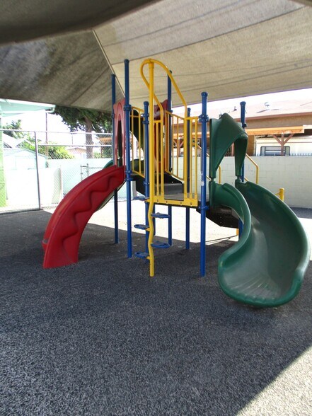 More Photos Of 9900-9904 S Central Ave, Los Angeles Schools For Lease