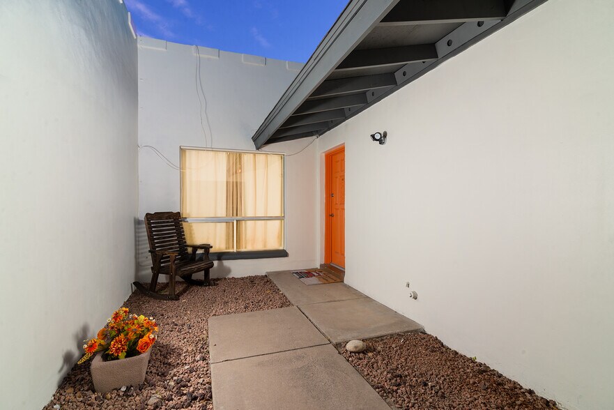 More Photos Of 528 W La Jolla Dr, Tempe Apartments For Sale