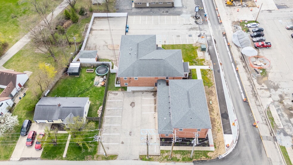 More Photos Of 10455-10499 N College Ave, Carmel Office For Sale