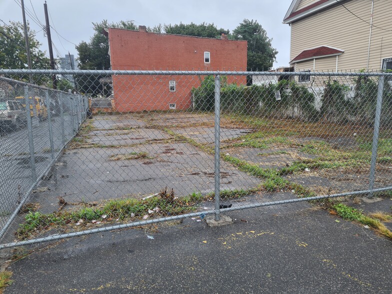 Primary Photo Of 164-01 107th Ave, Jamaica Land For Lease