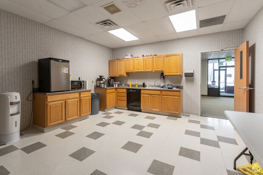 More Photos Of 8645 E Backwater Rd, North Webster Showroom For Sale