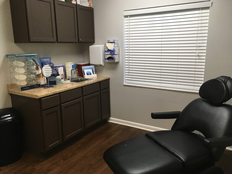 More Photos Of 17521-17523 N Dale Mabry Hwy, Lutz Medical For Lease