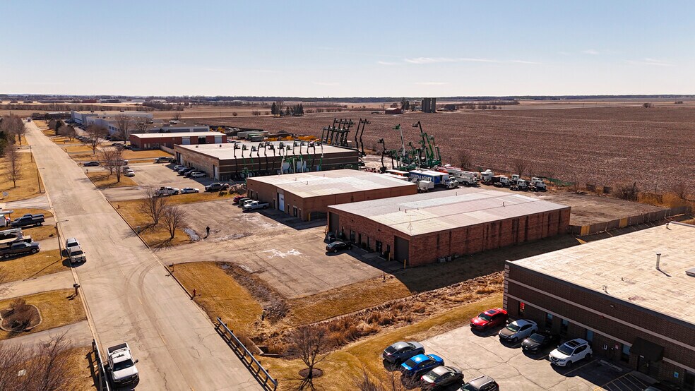 More Photos Of 640 N Heartland Dr, Sugar Grove Manufacturing For Lease