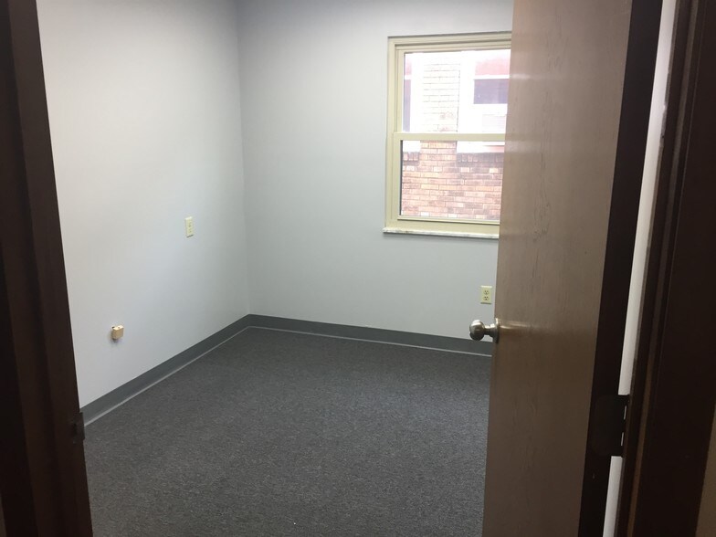 More Photos Of 1900 Murray Ave, Pittsburgh Office For Lease