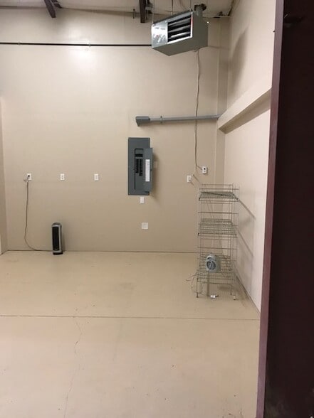 More Photos Of 320 Denny Ct, Montrose Self Storage For Sale