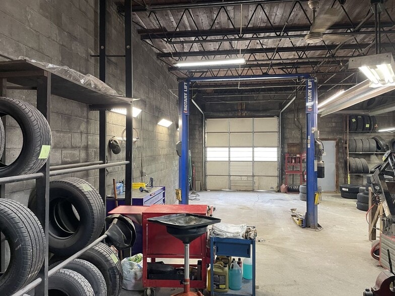 More Photos Of 631 Gratiot Ave, Saginaw Auto Repair For Sale