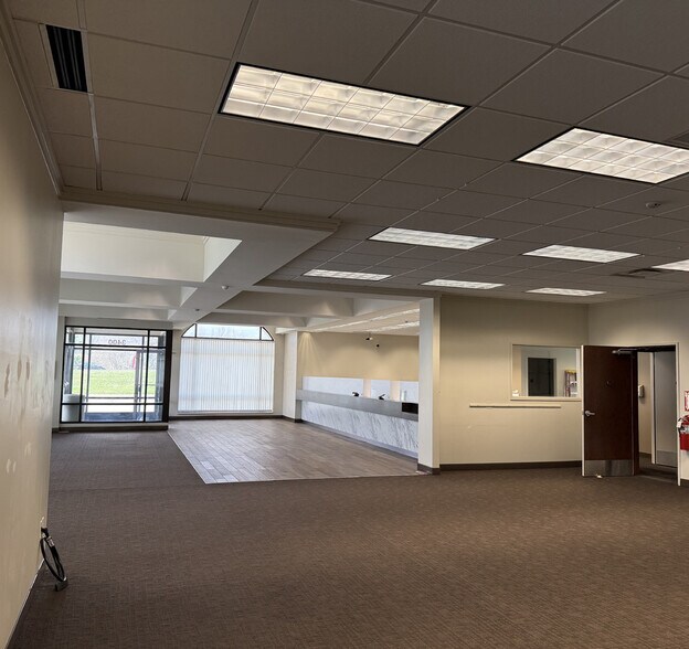 More Photos Of 3400 E Grand River Ave, Howell Bank For Sale