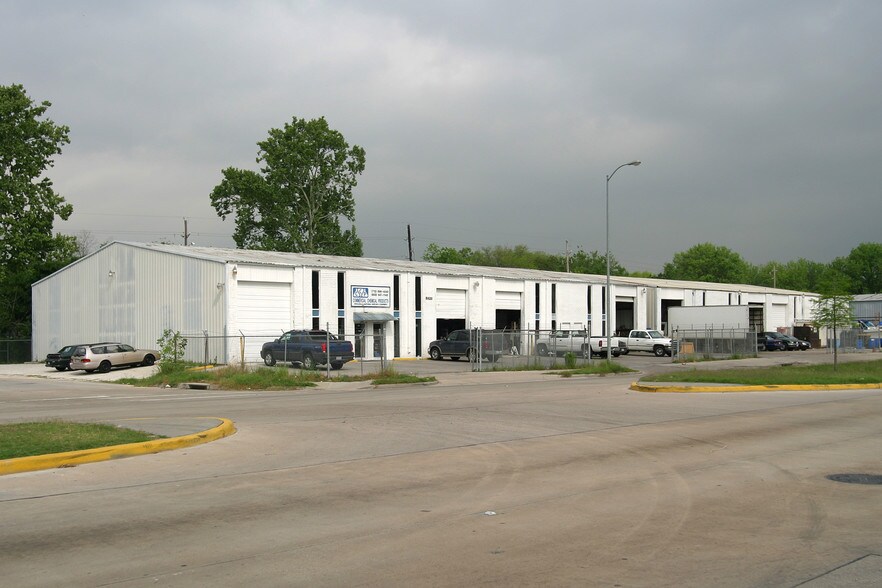 More Photos Of 5427-5441 Gessner Rd, Houston Warehouse For Lease