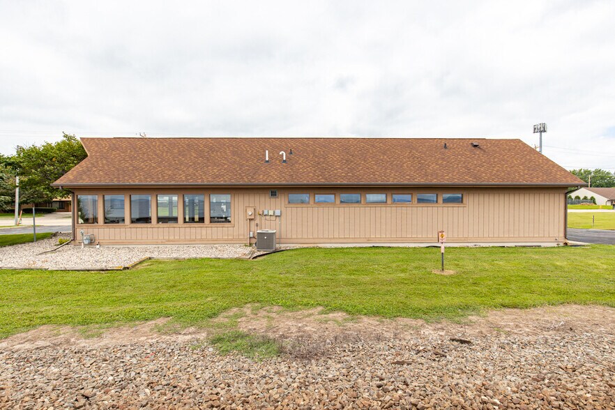More Photos Of 1650 S Main St, Oshkosh Office For Sale