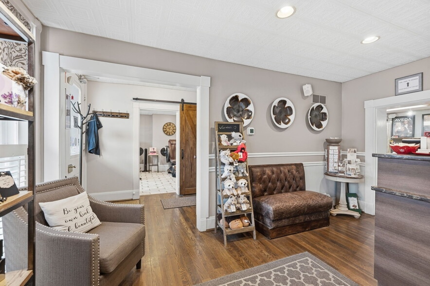 More Photos Of 8862 Cincinnati Dayton Rd, West Chester Office For Sale