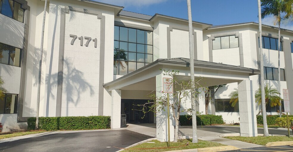 More Photos Of 7171 N University Dr, Tamarac Medical For Lease