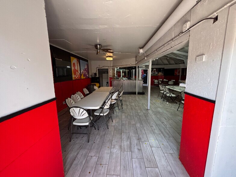 More Photos Of 518 E 34th St, Lubbock Bar For Sale