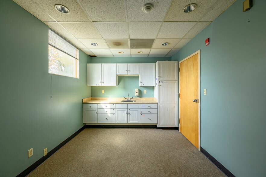 More Photos Of 424 NE Ford St, Mcminnville Office For Sale