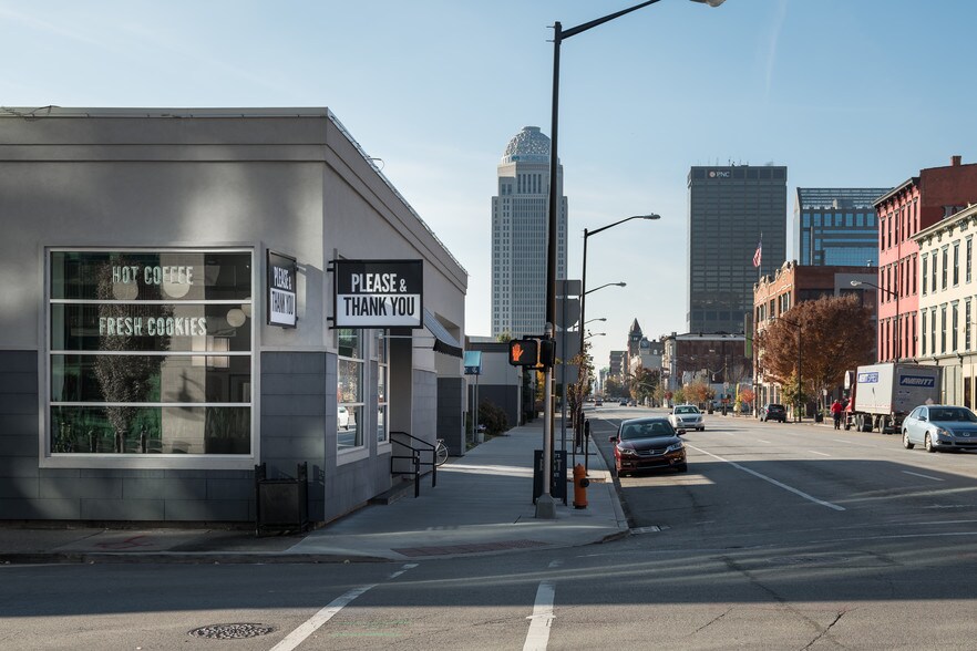 More Photos Of 252 E Market St, Louisville Storefront Retail Office For Lease