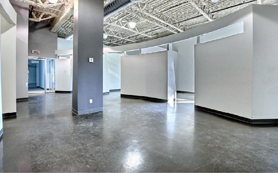 More Photos Of 8920-8950 Boul Pie-IX, Montréal Light Manufacturing For Lease