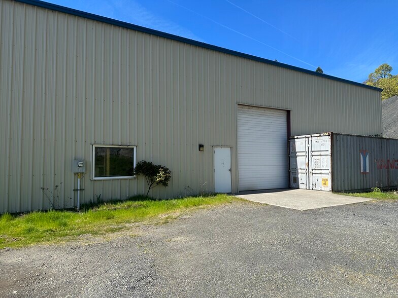 Primary Photo Of 30 Stone Rd, Cook Warehouse For Lease