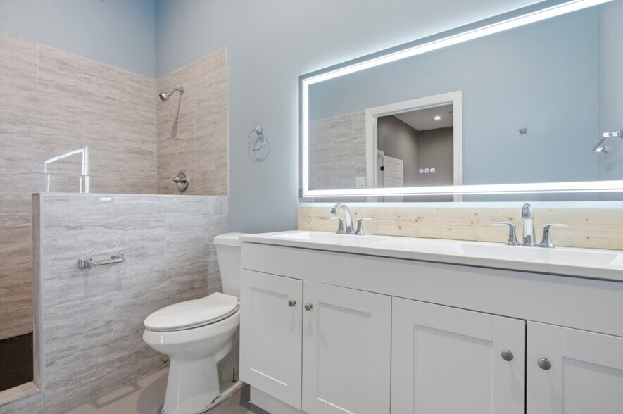 More Photos Of 17621 Stacey Ln, Lago Vista Lodge Meeting Hall For Lease